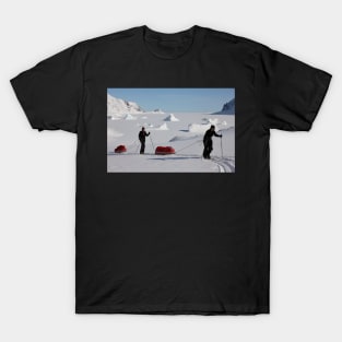 Nordic skiing in Liverpool land T-Shirt